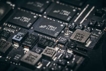 Chip-Scale Light Tech for Faster AI